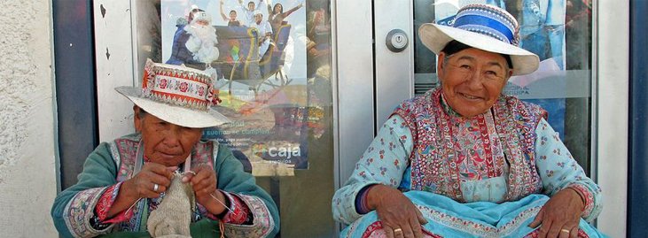 Peru Women are creating handicrafts